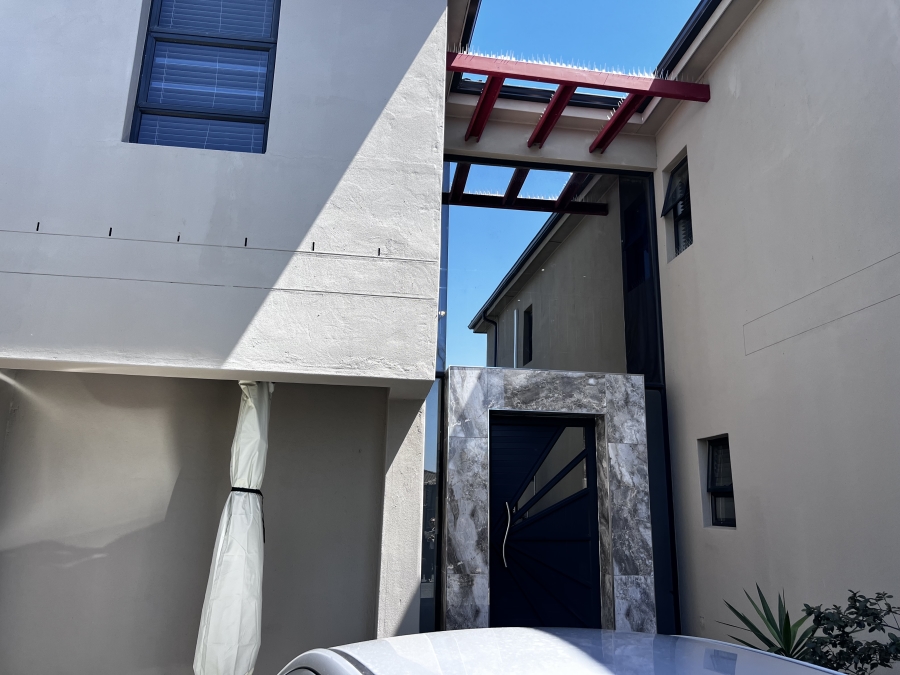 To Let 5 Bedroom Property for Rent in Parklands North Western Cape